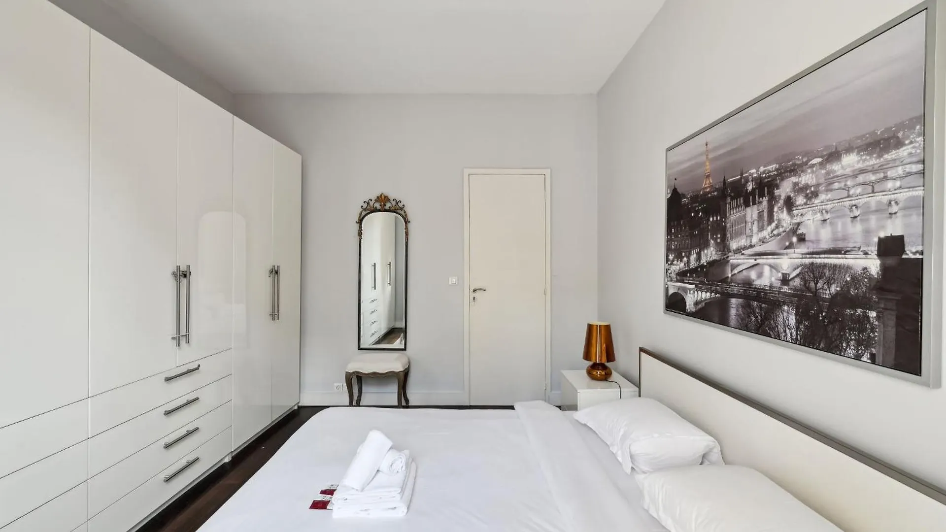 Daire Champs-Elysees & Arc De Triomphe - Cityapartmentstay Paris Fransa