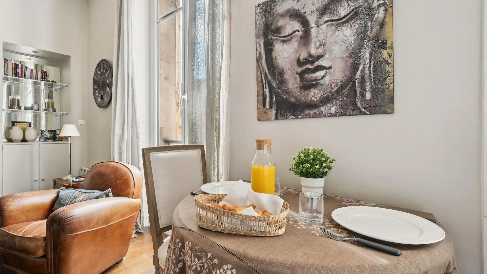 Champs-Elysees & Arc De Triomphe - Cityapartmentstay Paris
