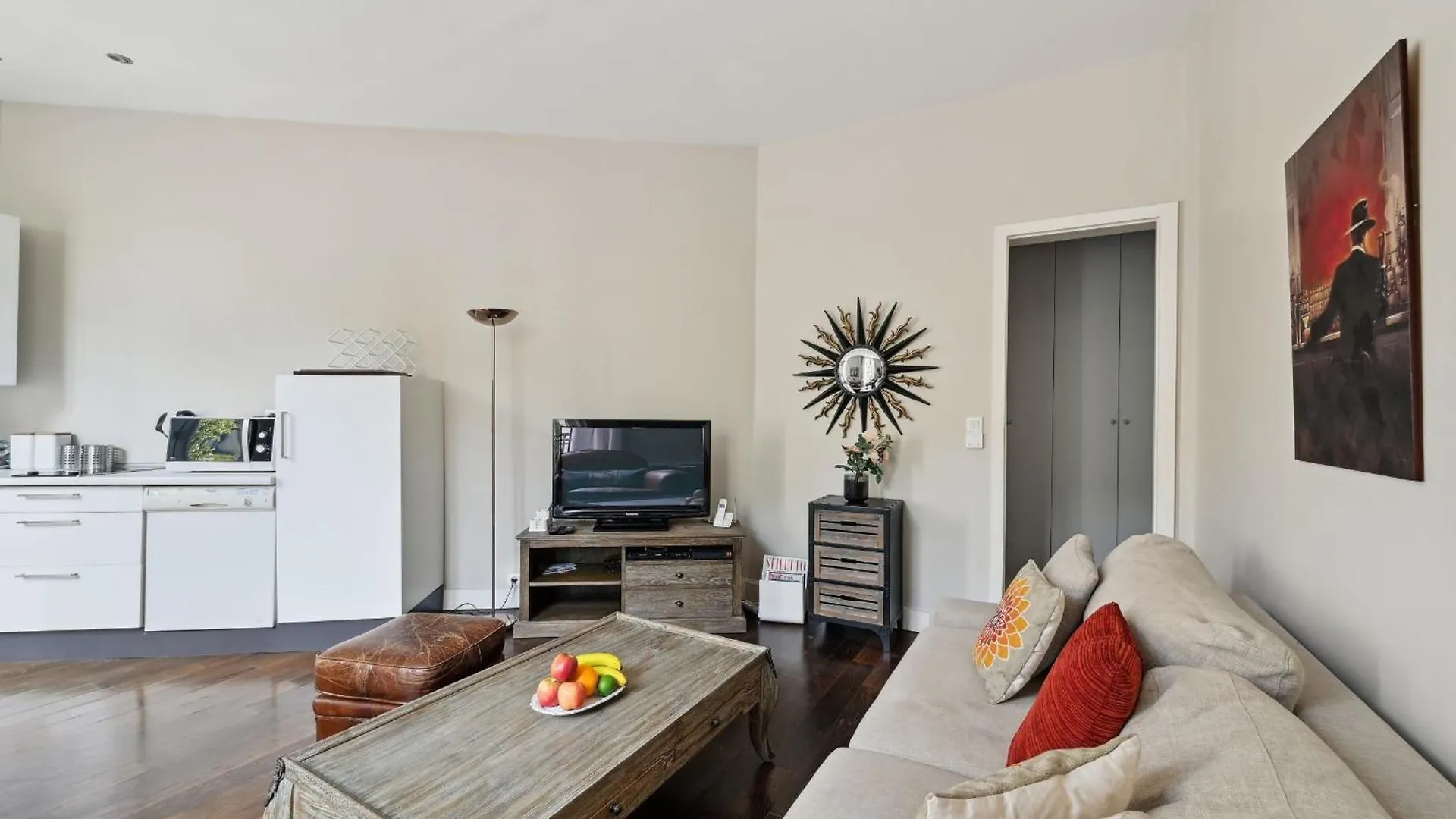 Champs-Elysees & Arc De Triomphe - Cityapartmentstay Paris França