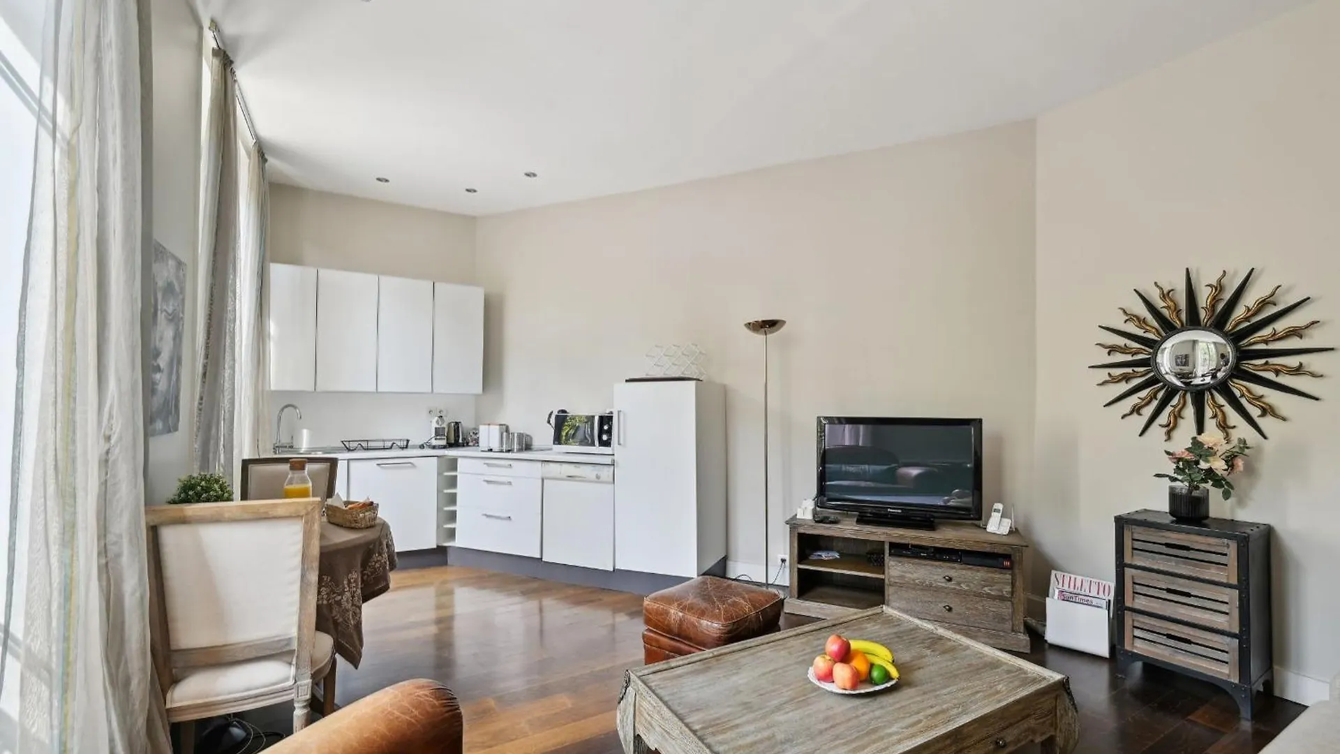 Champs-Elysees & Arc De Triomphe - Cityapartmentstay Paris